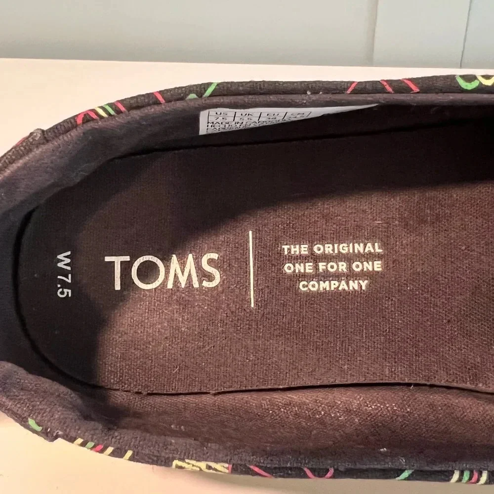 Toms ‘The Venice Collection’.‎ Size 7 1/2.